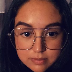 Meet your Posher, Monica